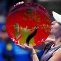 Belinda Bencic cu trofeul cucerit în turneul de la Tokyo Foto: Imago Images