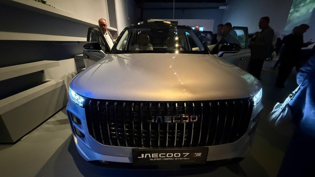 SUV-urile preferate de români și-au găsit rivalul » A apărut mașina cu proiector video în portbagaj: costă cât un Volkswagen Tiguan!