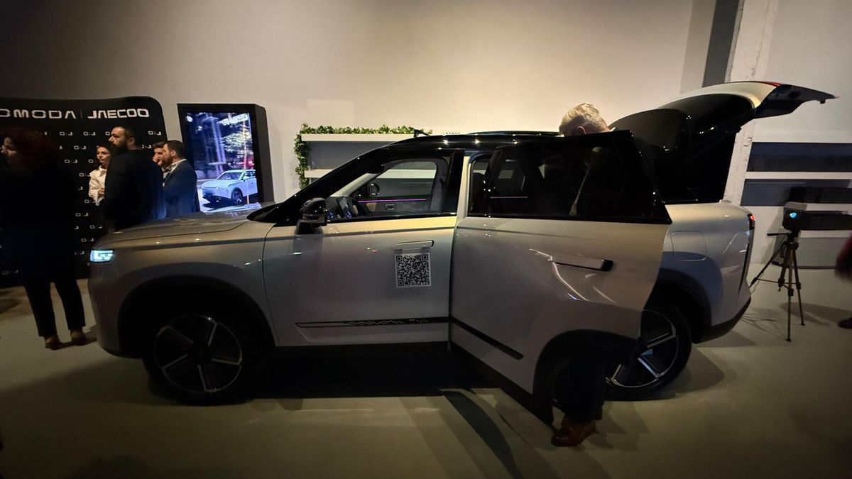 SUV-urile preferate de români și-au găsit rivalul » A apărut mașina cu proiector video în portbagaj: costă cât un Volkswagen Tiguan!