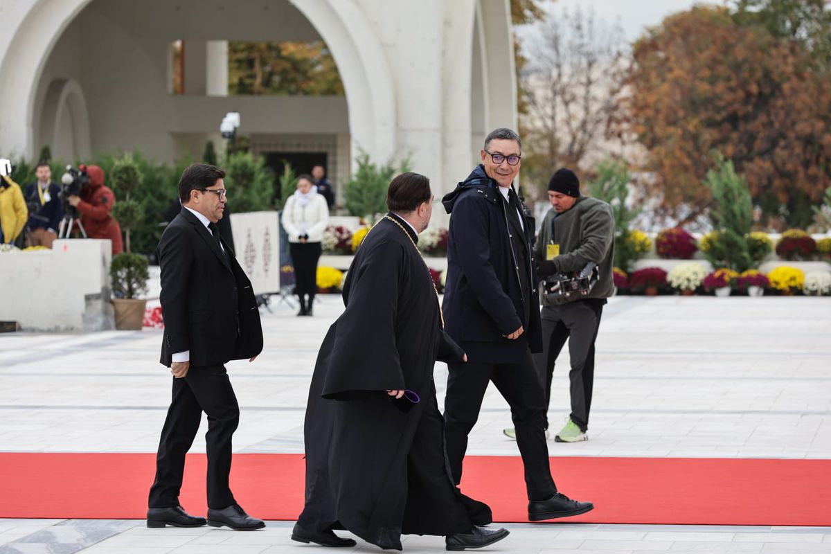 Gigi Becali la sfințirea Catedralei României