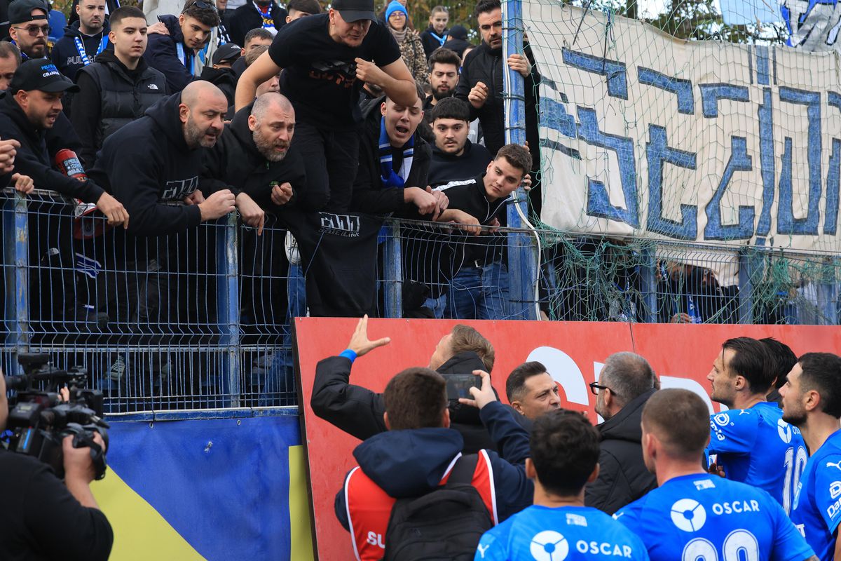 „Joacă, bă Rădoi, cu echipa bună!” » Scandal după Metaloglobus - Craiova: jucătorii au intrat în gura fanilor