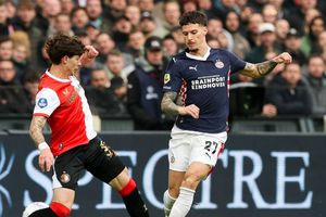 Dennis Man, victorie imensă în Feyenoord - PSV, într-un derby cu 5 goluri! Jucătorul oaspeților a reușit „tripla”