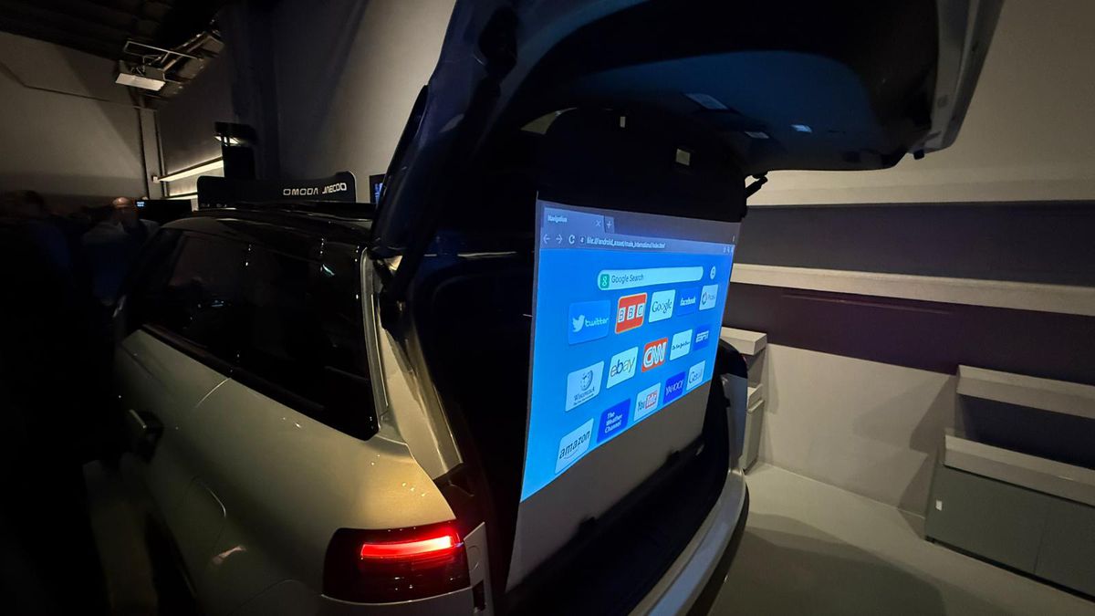 SUV-urile preferate de români și-au găsit rivalul » A apărut mașina cu proiector video în portbagaj: costă cât un Volkswagen Tiguan!