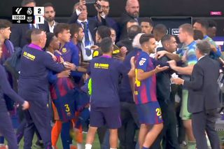 Final cu scântei în Real Madrid - Barcelona: de două ori la un pas de bătaie generală!