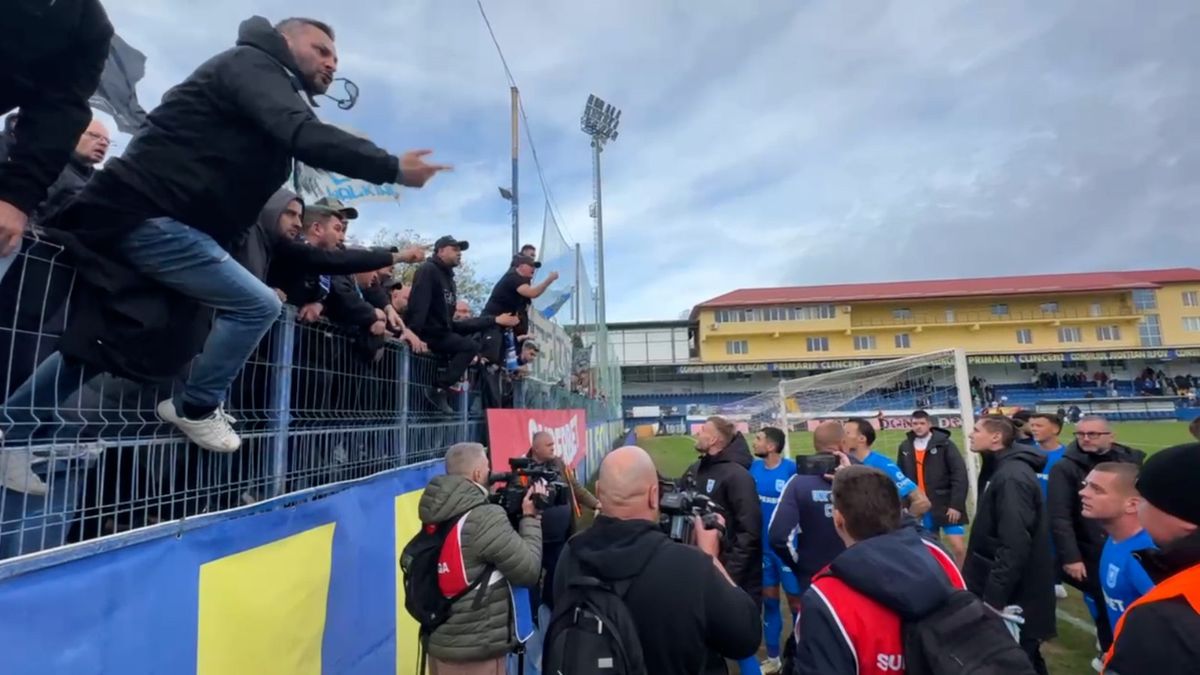 Jucătorii Craiovei, scandal cu fanii după remiza cu Metaloglobus