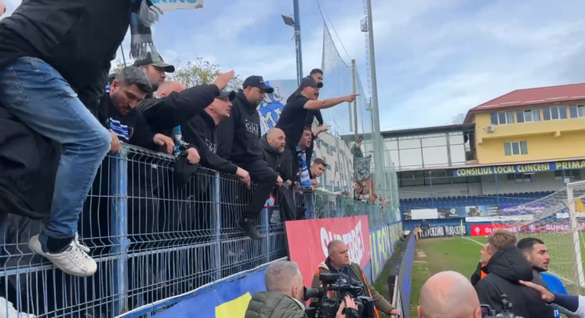 Jucătorii Craiovei, scandal cu fanii după remiza cu Metaloglobus