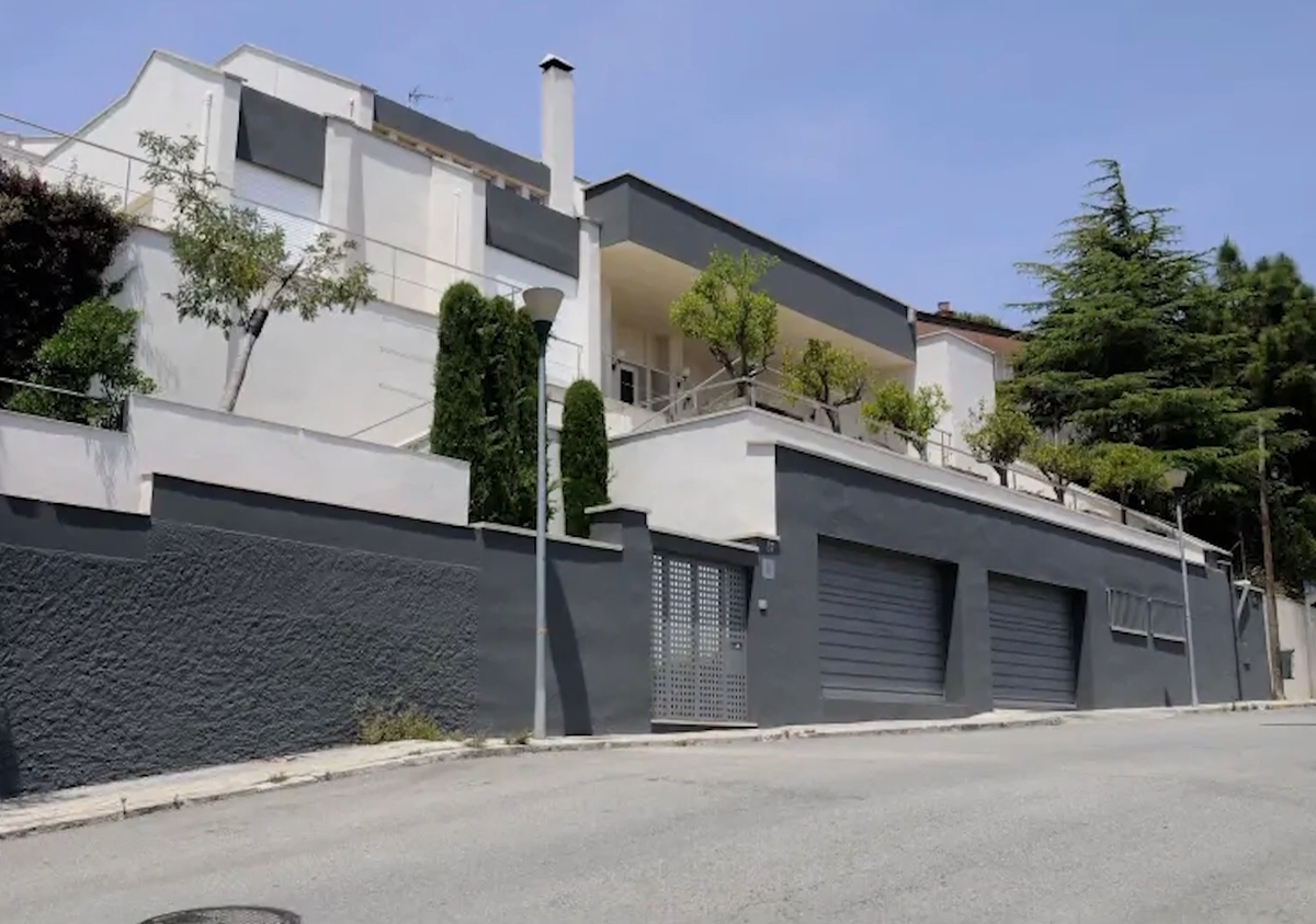 Yamal va cumpăra fosta vilă a lui Pique și Shakira. Foto:  YouTube @Famous Entertainment