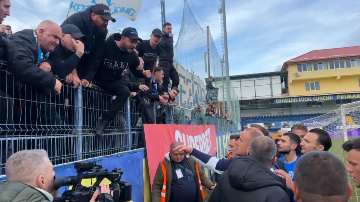 Jucătorii Craiovei, scandal cu fanii după remiza cu Metaloglobus