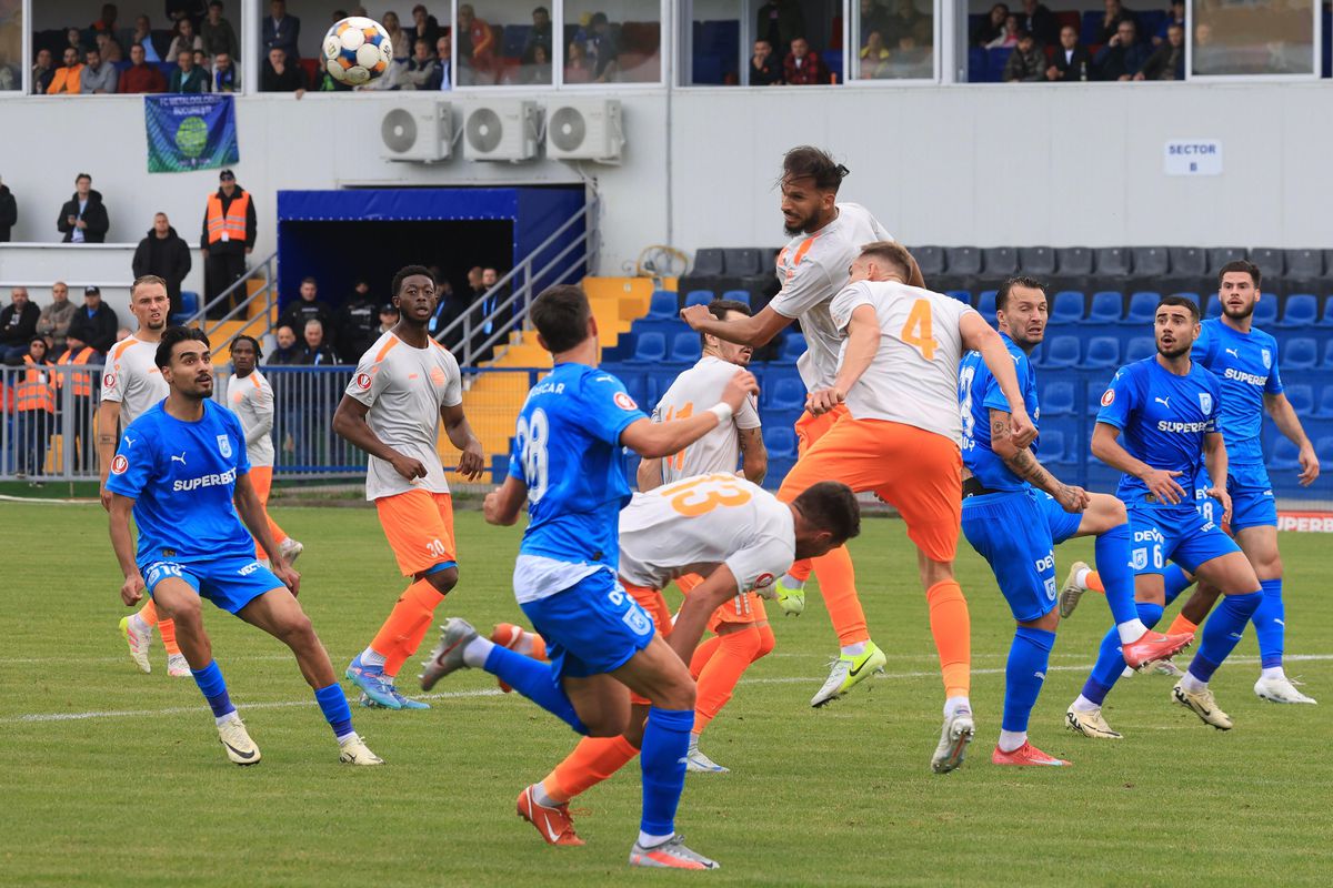 Fluier final în Metaloglobus - Universitatea Craiova » O nouă mare surpriză la Clinceni! + Clasamentul