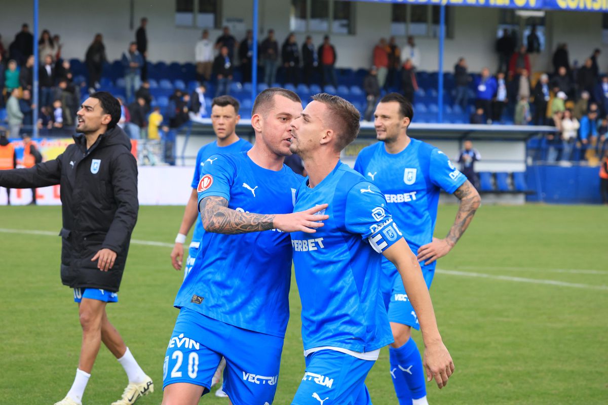 „Joacă, bă Rădoi, cu echipa bună!” » Scandal după Metaloglobus - Craiova: jucătorii au intrat în gura fanilor