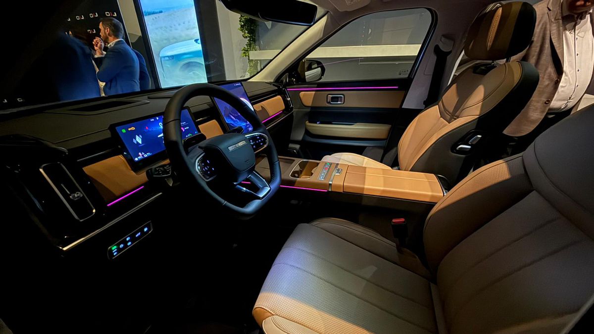 SUV-urile preferate de români și-au găsit rivalul » A apărut mașina cu proiector video în portbagaj: costă cât un Volkswagen Tiguan!