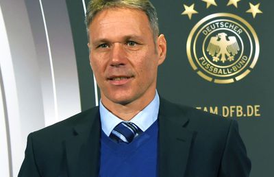 Marco Van Basten, suspendat de Fox Sports după salutul nazist din studio: „Stupid și nepotrivit! O glumă proastă”