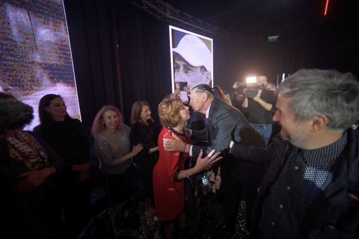 FOTO Ivan Patzaichin, petrecere-surpriză în club, cu 500 de prieteni