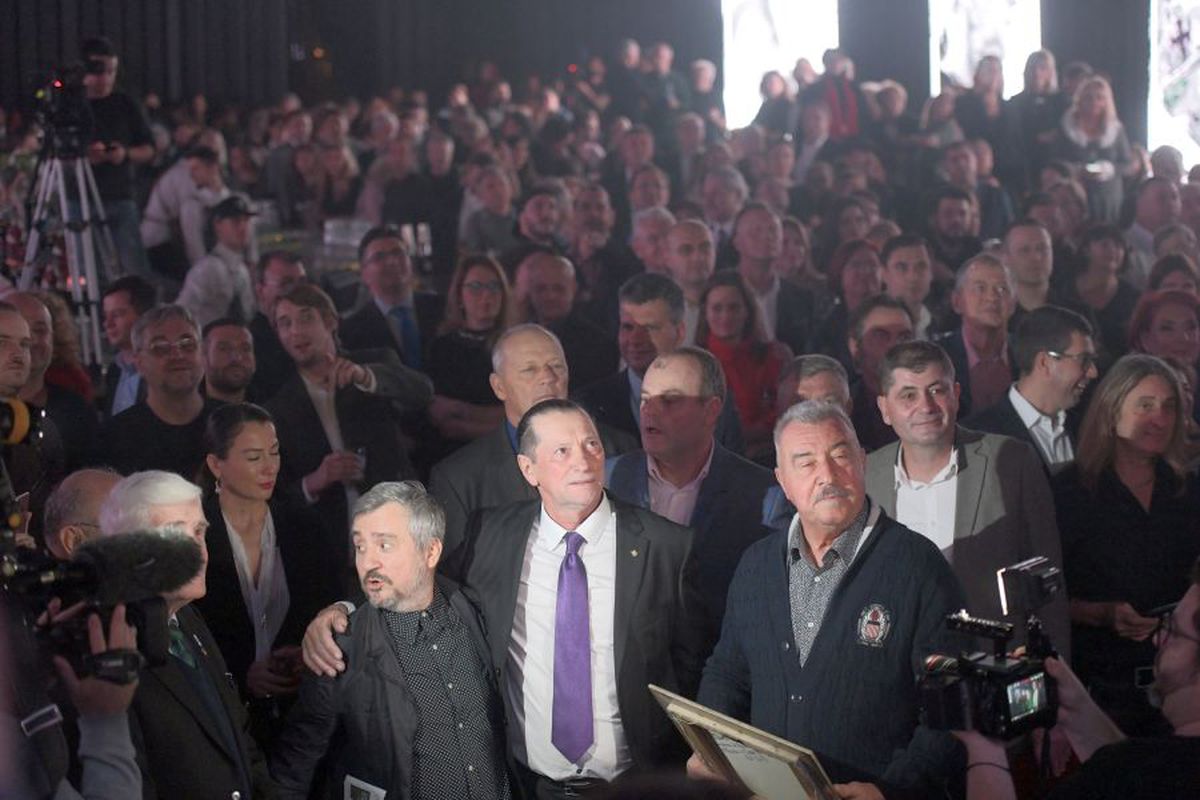 FOTO Ivan Patzaichin, petrecere-surpriză în club, cu 500 de prieteni