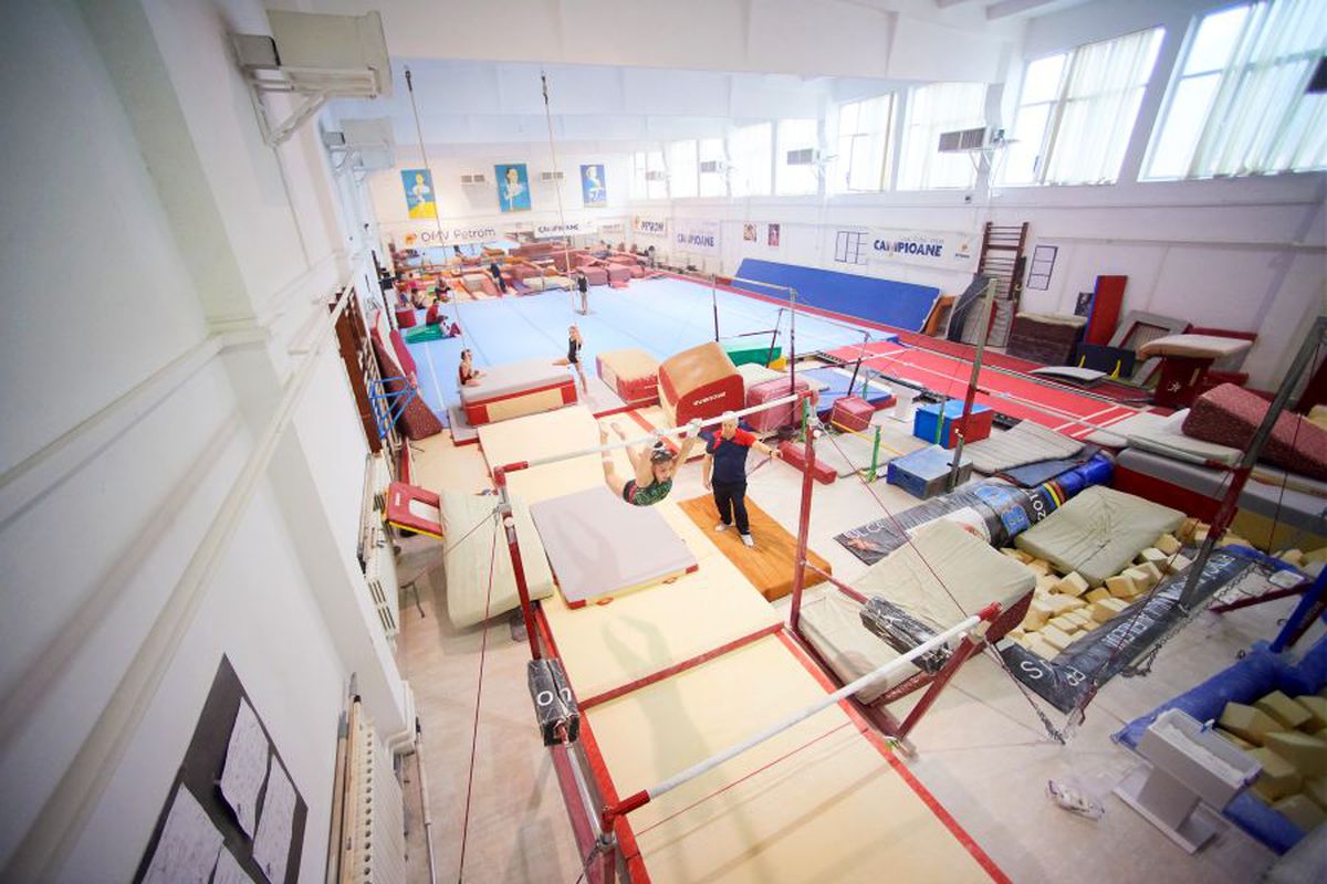 VIDEO REPORTAJ EXCLUSIV GSP // Gimnastica românească, într-o situație șocantă: cele mai promițătoare sportive se pregătesc într-o sală improprie, inundată de praf de magneziu!