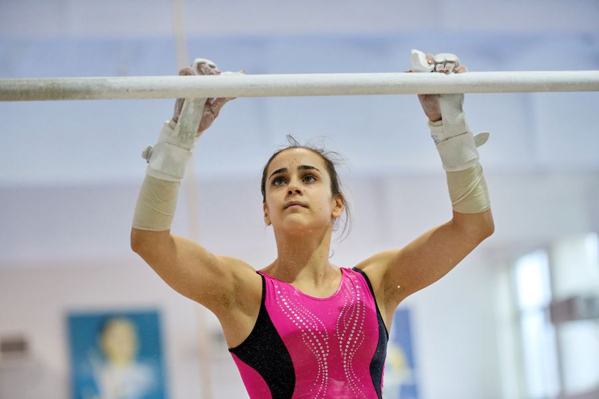 VIDEO REPORTAJ EXCLUSIV GSP // Gimnastica românească, într-o situație șocantă: cele mai promițătoare sportive se pregătesc într-o sală improprie, inundată de praf de magneziu!