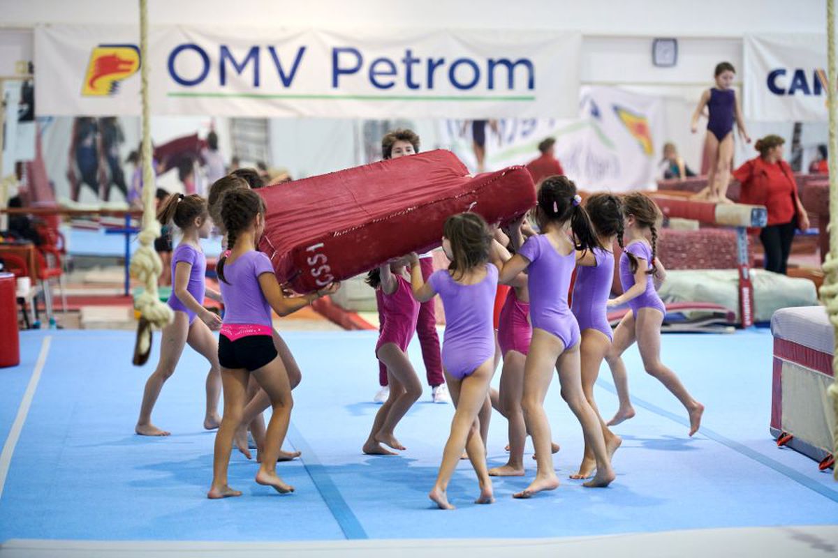 VIDEO REPORTAJ EXCLUSIV GSP // Gimnastica românească, într-o situație șocantă: cele mai promițătoare sportive se pregătesc într-o sală improprie, inundată de praf de magneziu!