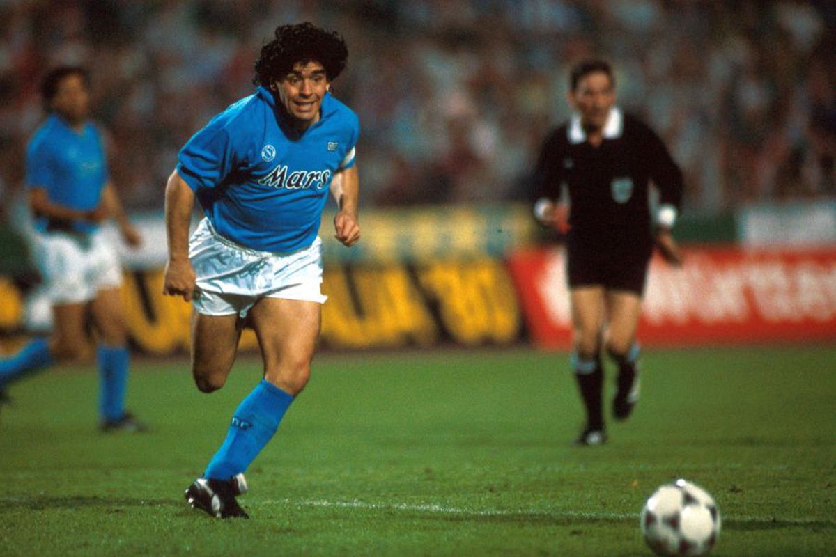 A început să plângă la TV, după ce a aflat de moartea lui Maradona: „Simt furie! Cineva ar fi trebuit să-l oprească”