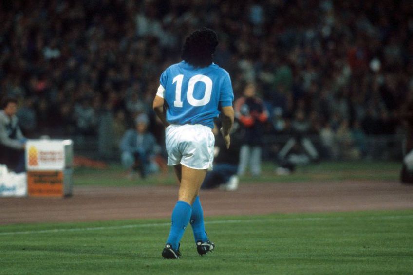 Diego Maradona a purtat numărul 10 la Napoli // foto: Imago