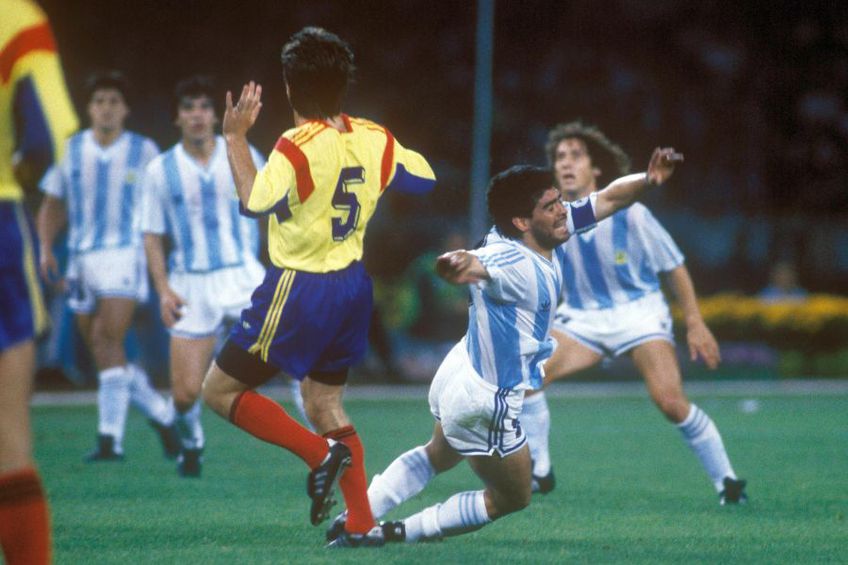 Iosif Rotariu vs Diego Maradona // foto: Imago