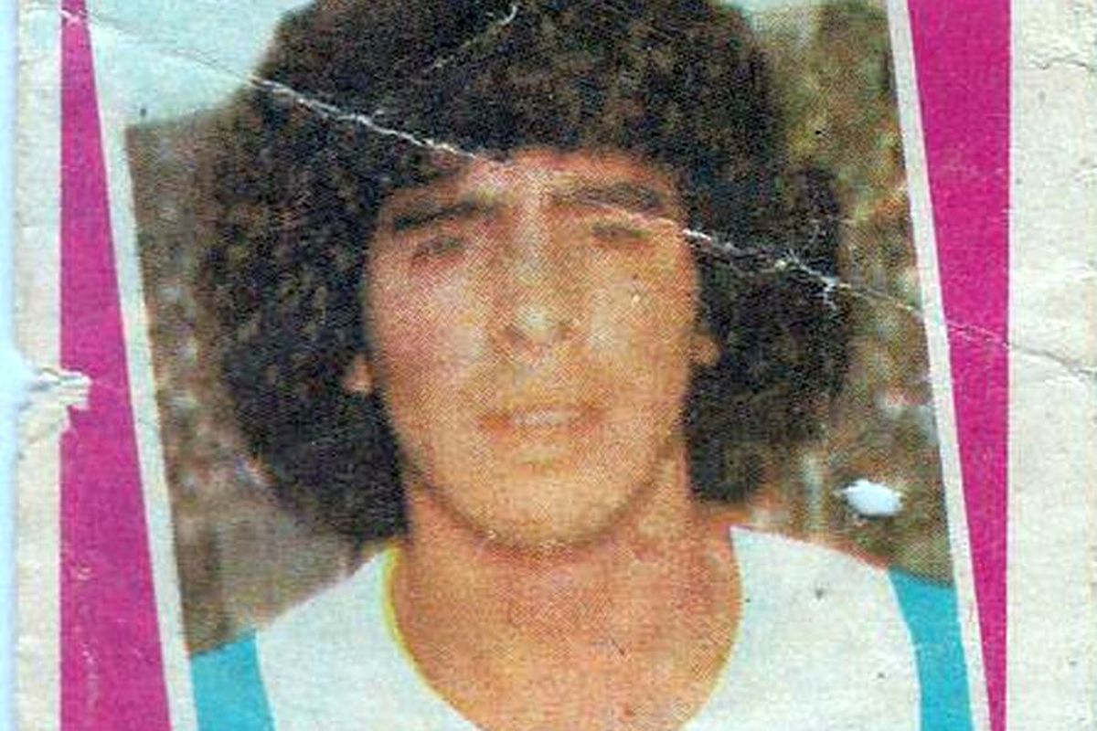 VIDEO Amintiri din anii '90: „Strângeam surprizele cu Maradona și fotbaliști, ieșeam cu părinții pe stradă când juca naționala”