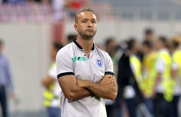 Nu doar fanii Craiovei vor să scape de Papură » Jucătorii, nemulțumiți de antrenor: „Arogant, nu salută”