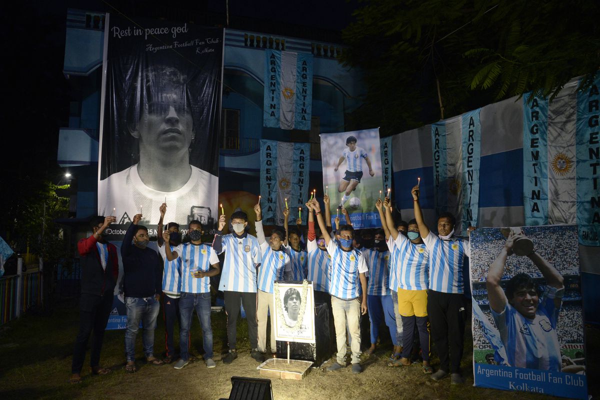 A murit Diego Maradona. 40 de imagini zguduitoare din lume