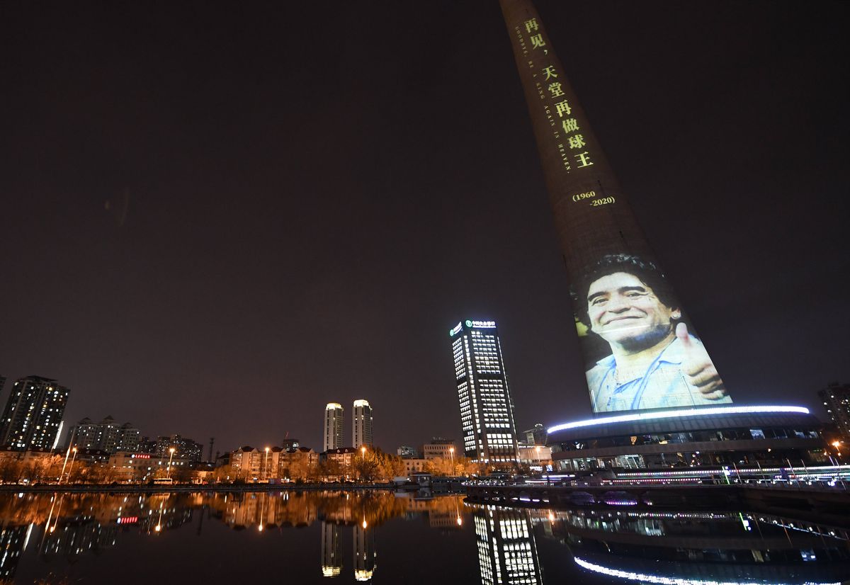 Pele, la mormântul lui Diego Maradona, subiectul unui fake-news devenit viral » Ce se ascunde în spatele imaginii