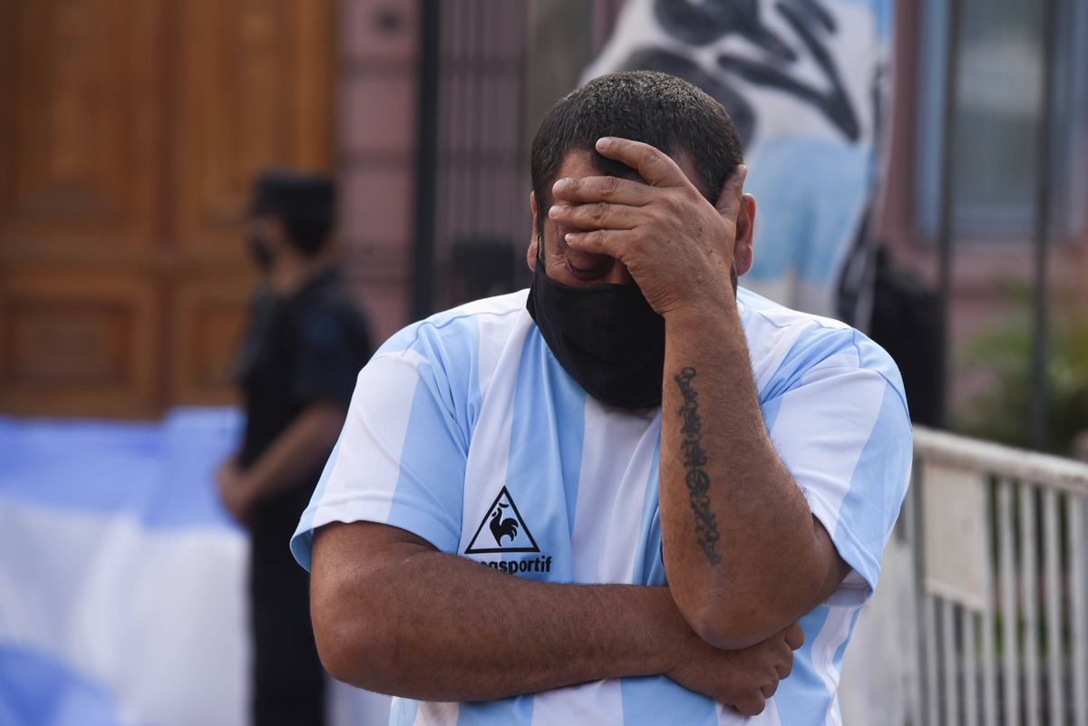 A murit Diego Maradona. 40 de imagini zguduitoare din lume