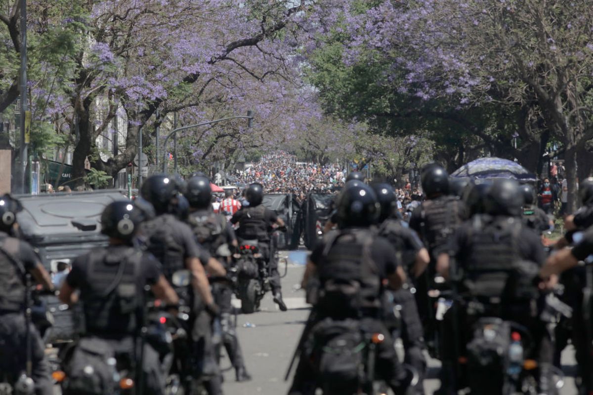 FOTO Conflicte violente pe străzile din Buenos Aires, după decizia familiei lui Maradona