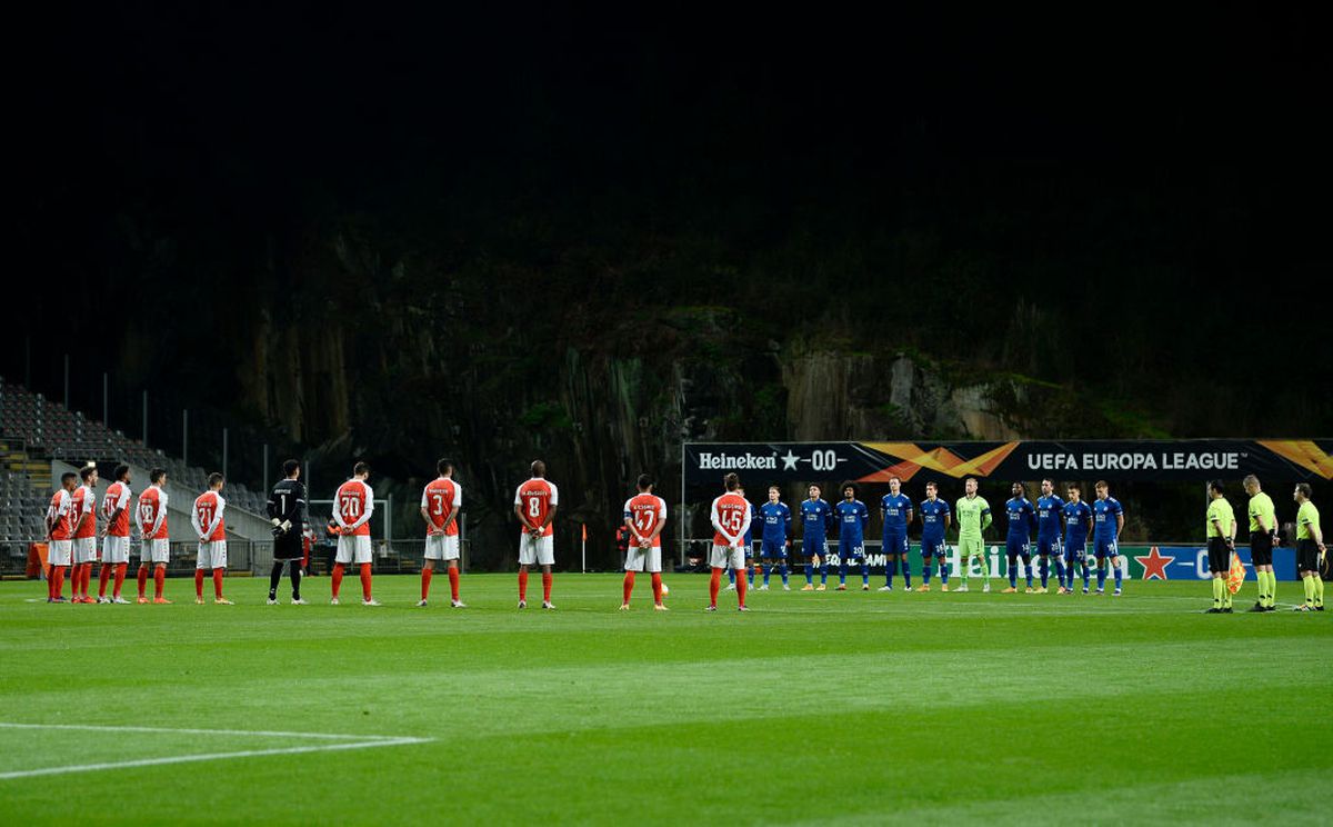 FOTO Diego Maradona, omagiat pe toate stadioanele din Europa League » Imagini impresionante