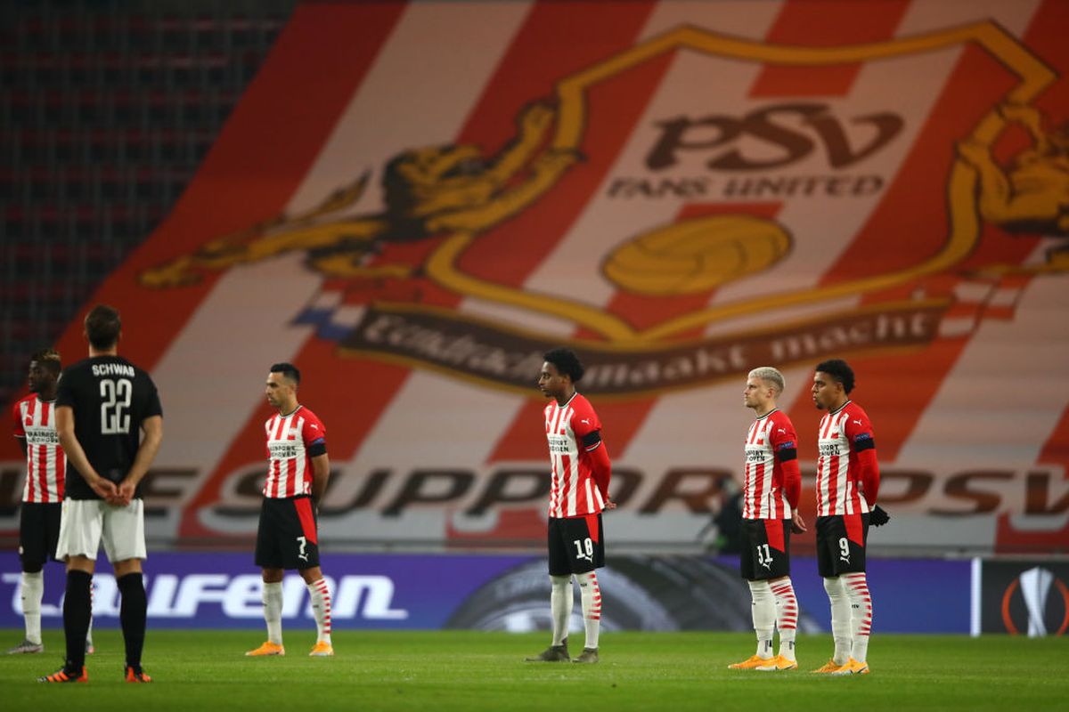 FOTO Diego Maradona, omagiat pe toate stadioanele din Europa League » Imagini impresionante