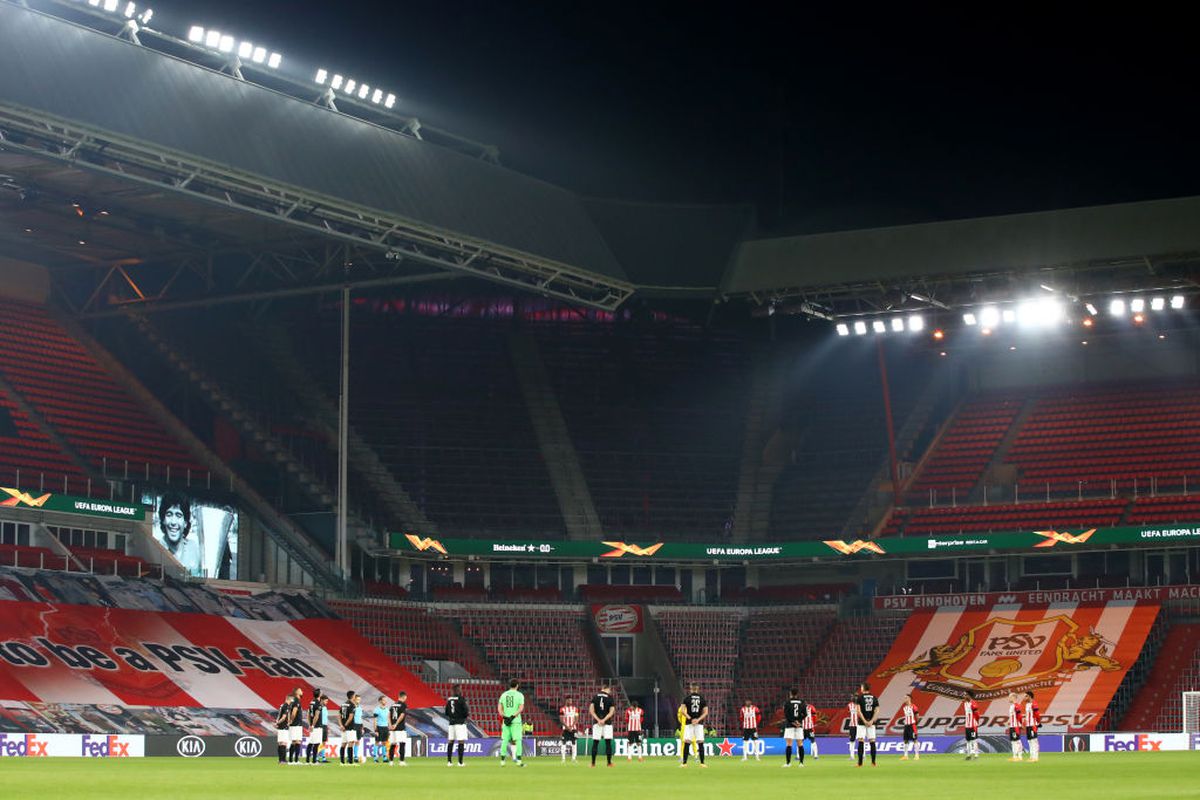 FOTO Diego Maradona, omagiat pe toate stadioanele din Europa League » Imagini impresionante