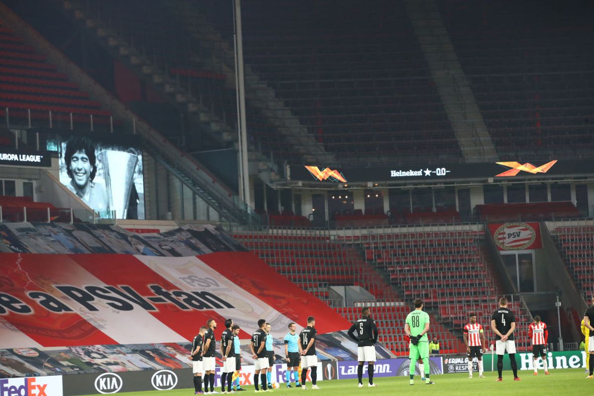 FOTO Diego Maradona, omagiat pe toate stadioanele din Europa League » Imagini impresionante