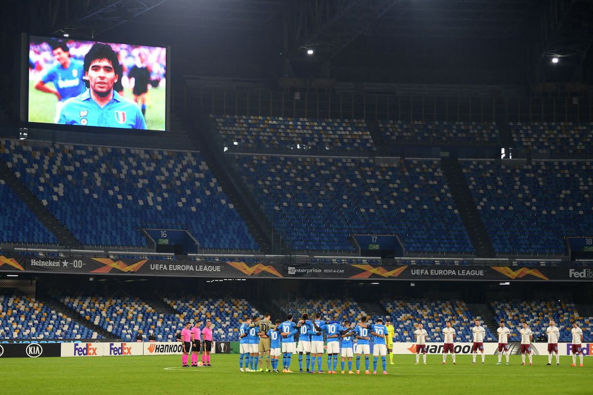 FOTO Diego Maradona, omagiat pe toate stadioanele din Europa League » Imagini impresionante
