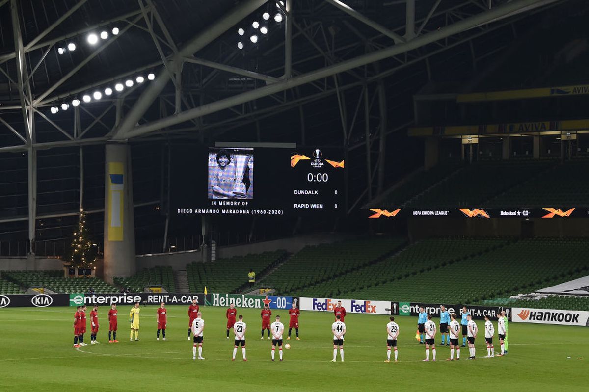FOTO Diego Maradona, omagiat pe toate stadioanele din Europa League » Imagini impresionante