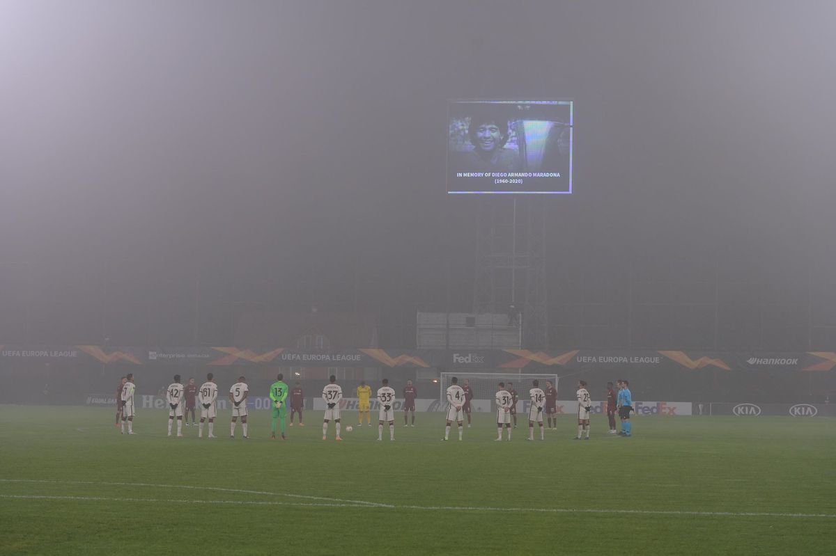 FOTO Diego Maradona, omagiat pe toate stadioanele din Europa League » Imagini impresionante