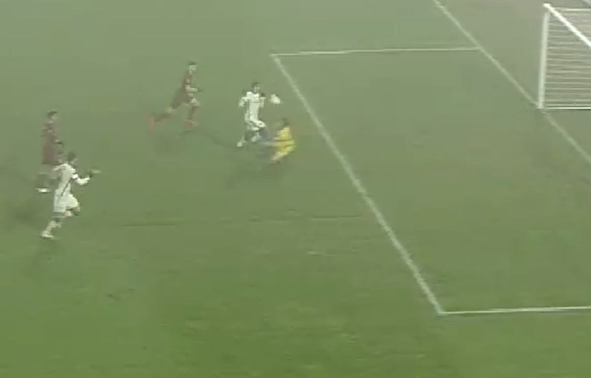 Penalty controversat în CFR Cluj - AS Roma
