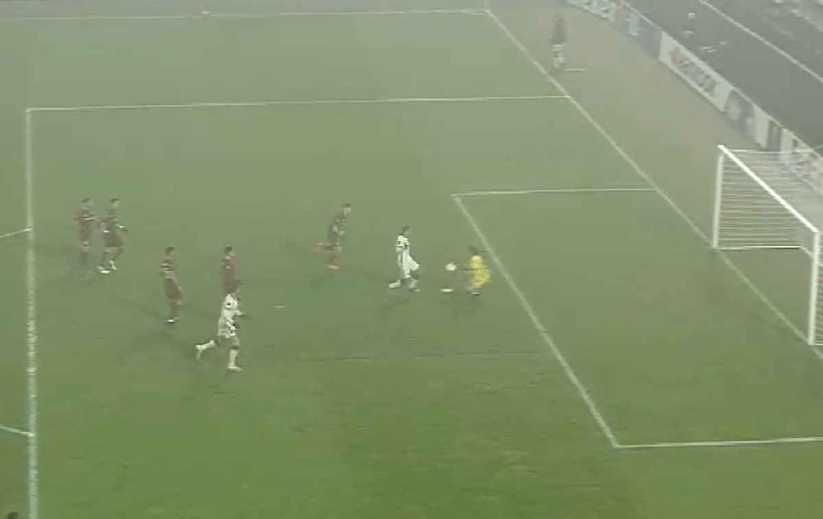 Penalty controversat în CFR Cluj - AS Roma