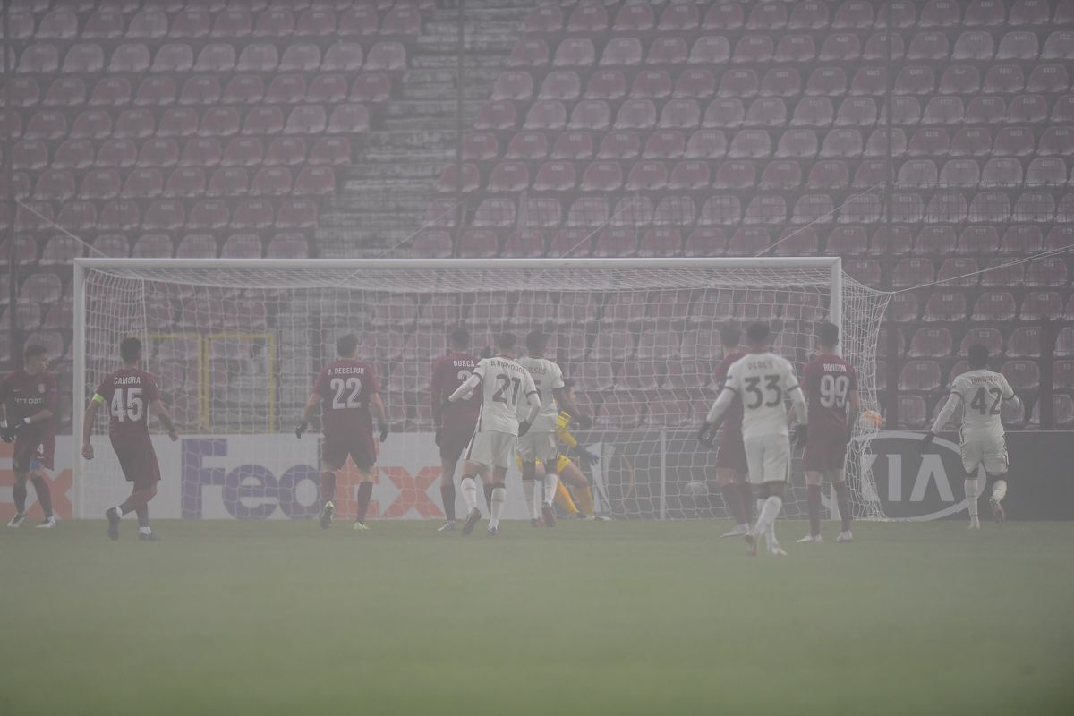 Criza continuă la CFR Cluj! Dan Petrescu e condamnat să jongleze cu lotul decimat