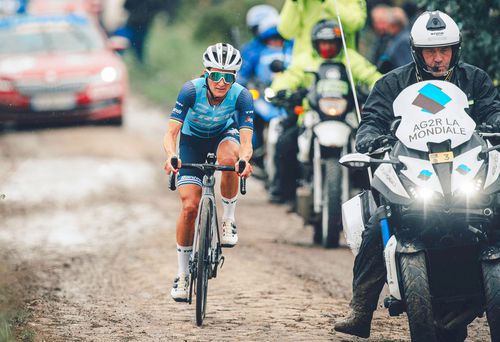 Paris-Roubaix a fost câștigată de britanica Lizzie Deignan (Trek-Segafredo), după o evadare solo de 82 de kilometri,