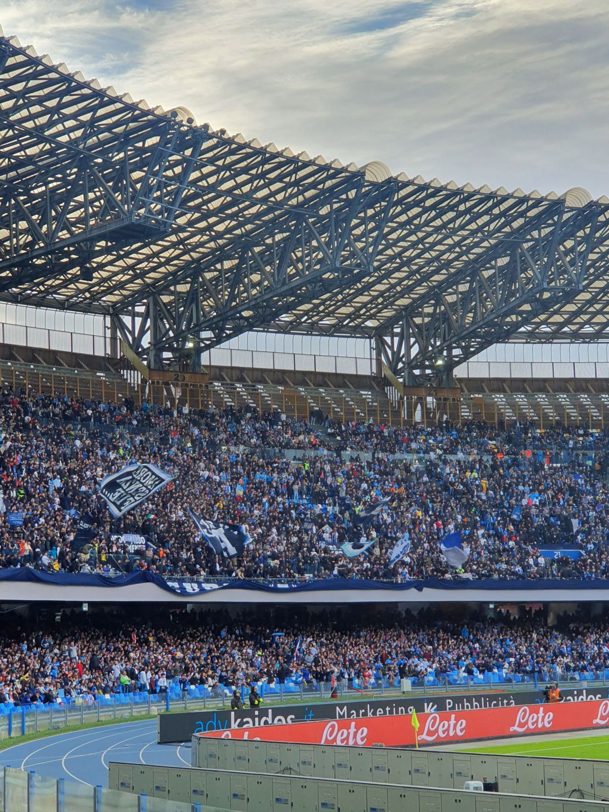 „Pelerinaj” în Napoli » Oamenii pentru care Maradona este Dumnezeu și care te învață că „Cel care iubește nu uită”