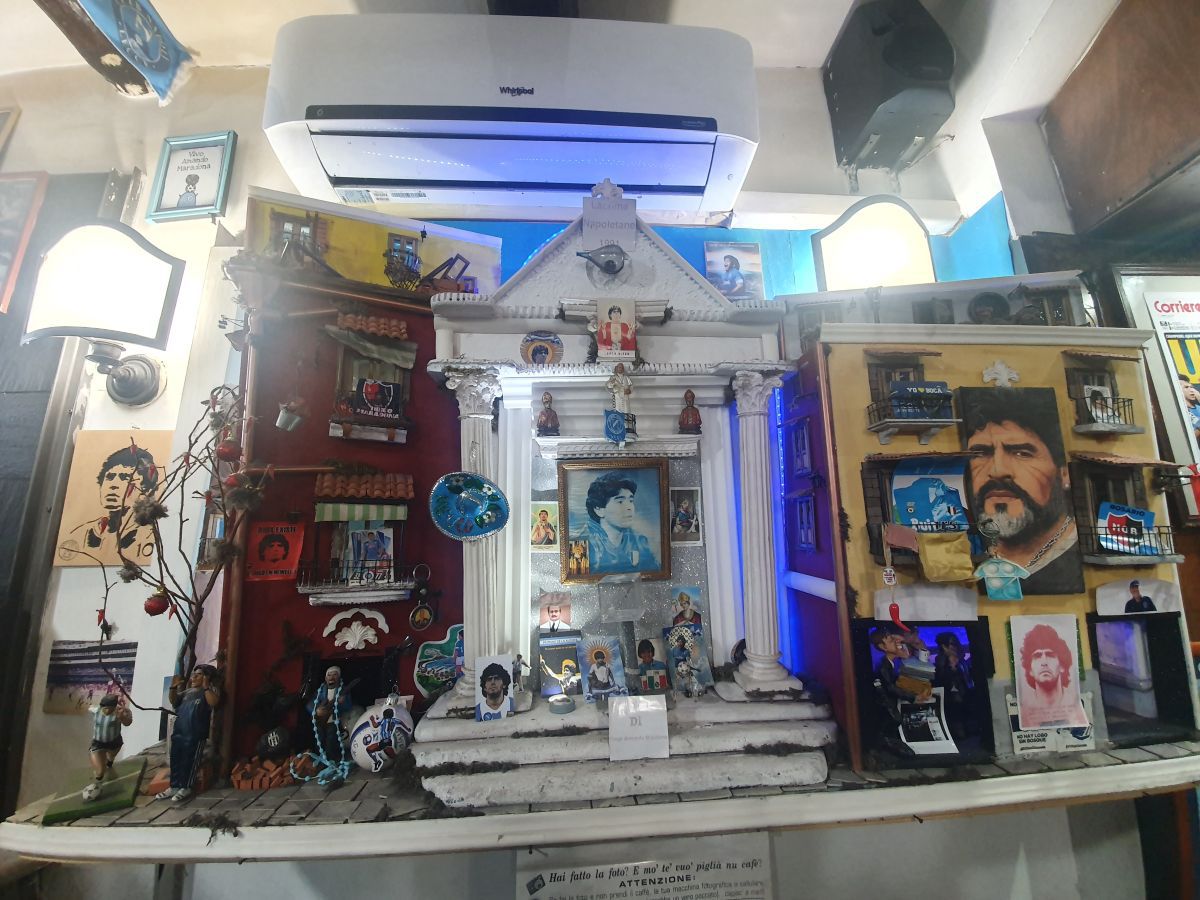 „Pelerinaj” în Napoli » Oamenii pentru care Maradona este Dumnezeu și care te învață că „Cel care iubește nu uită”