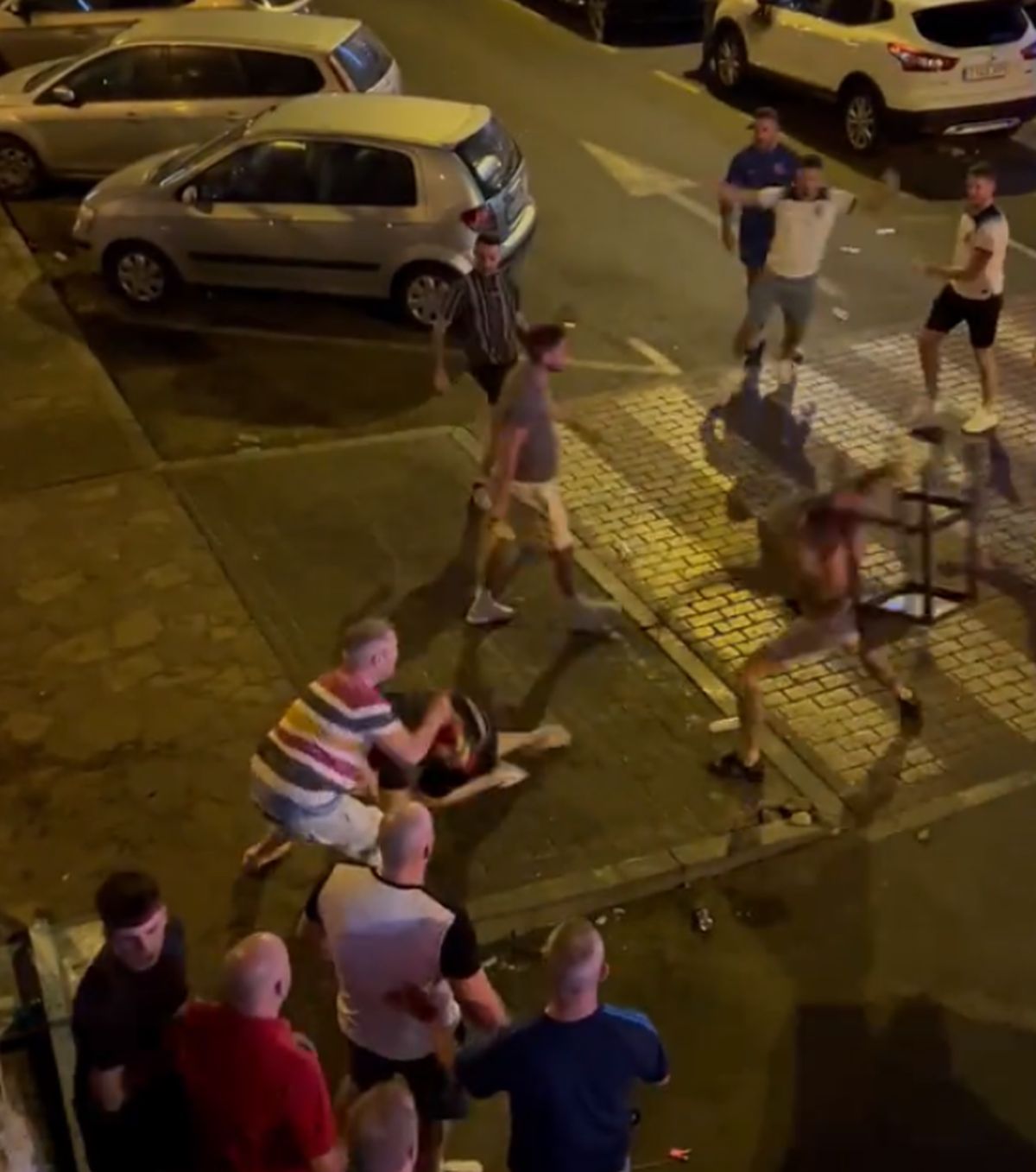 A început deja scandalul! Suporterii s-au bătut pe străzi, iar marți urmează meciul direct decisiv pentru „optimile” Campionatului Mondial