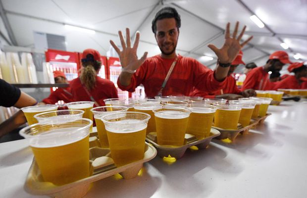 CM 2022. În Doha nu bea alcool doar cine nu vrea sau n-are bani! Locațiile în care fanii găsesc bere, vin și șampanie și cât costă fiecare