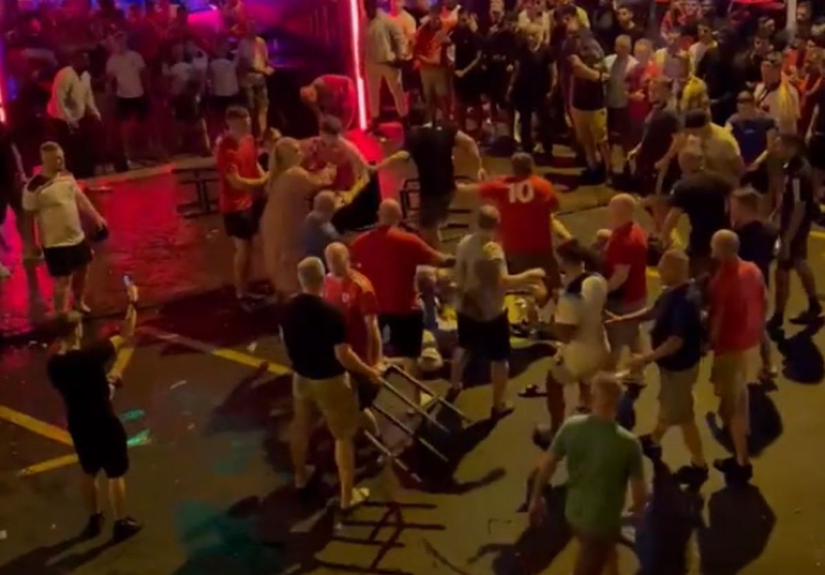 A început deja scandalul! Suporterii s-au bătut pe străzi, iar marți urmează meciul direct decisiv pentru „optimile” Campionatului Mondial