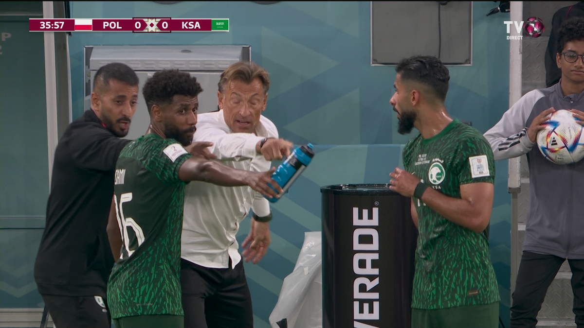 Moment viral cu Herve Renard, în prima repriză din Polonia - Arabia Saudită » Prestație de MVP a traducătorului 