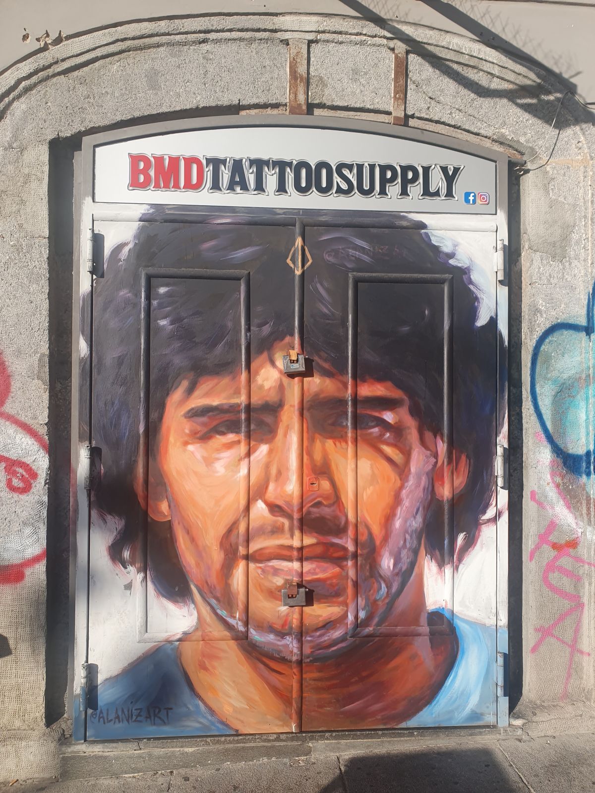 „Pelerinaj” în Napoli » Oamenii pentru care Maradona este Dumnezeu și care te învață că „Cel care iubește nu uită”