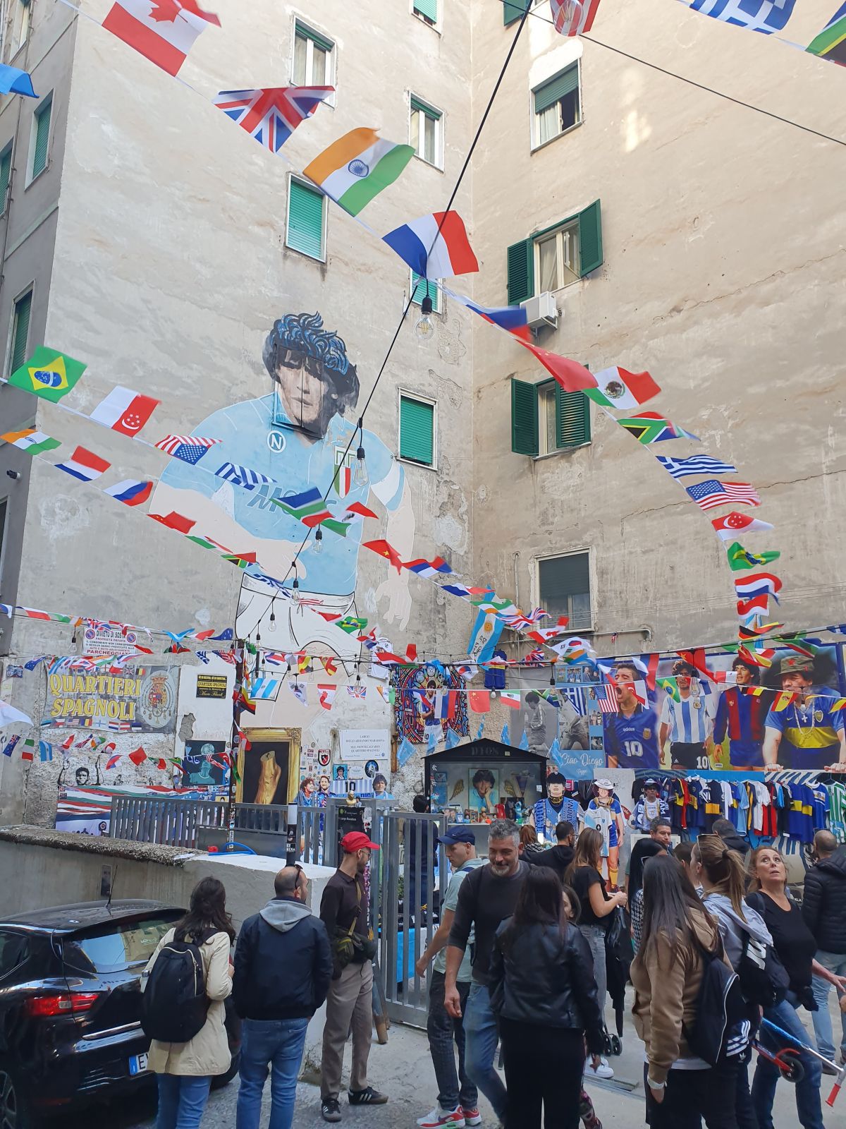 „Pelerinaj” în Napoli, orașul lui Maradona