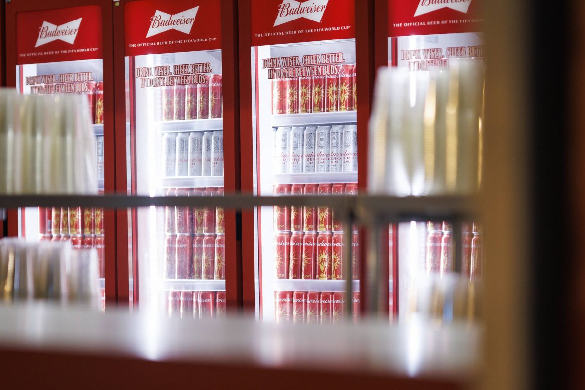 CM 2022. În Doha nu bea alcool doar cine nu vrea sau n-are bani! Locațiile în care fanii găsesc bere, vin și șampanie și cât costă fiecare